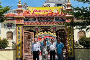 LÃNH ĐẠO HỘI ĐỒNG HỌ HÀ VIỆT NAM THĂM, GIAO LƯU VÀ DÂNG HƯƠNG TẠI TP. ĐÀ NẴNG